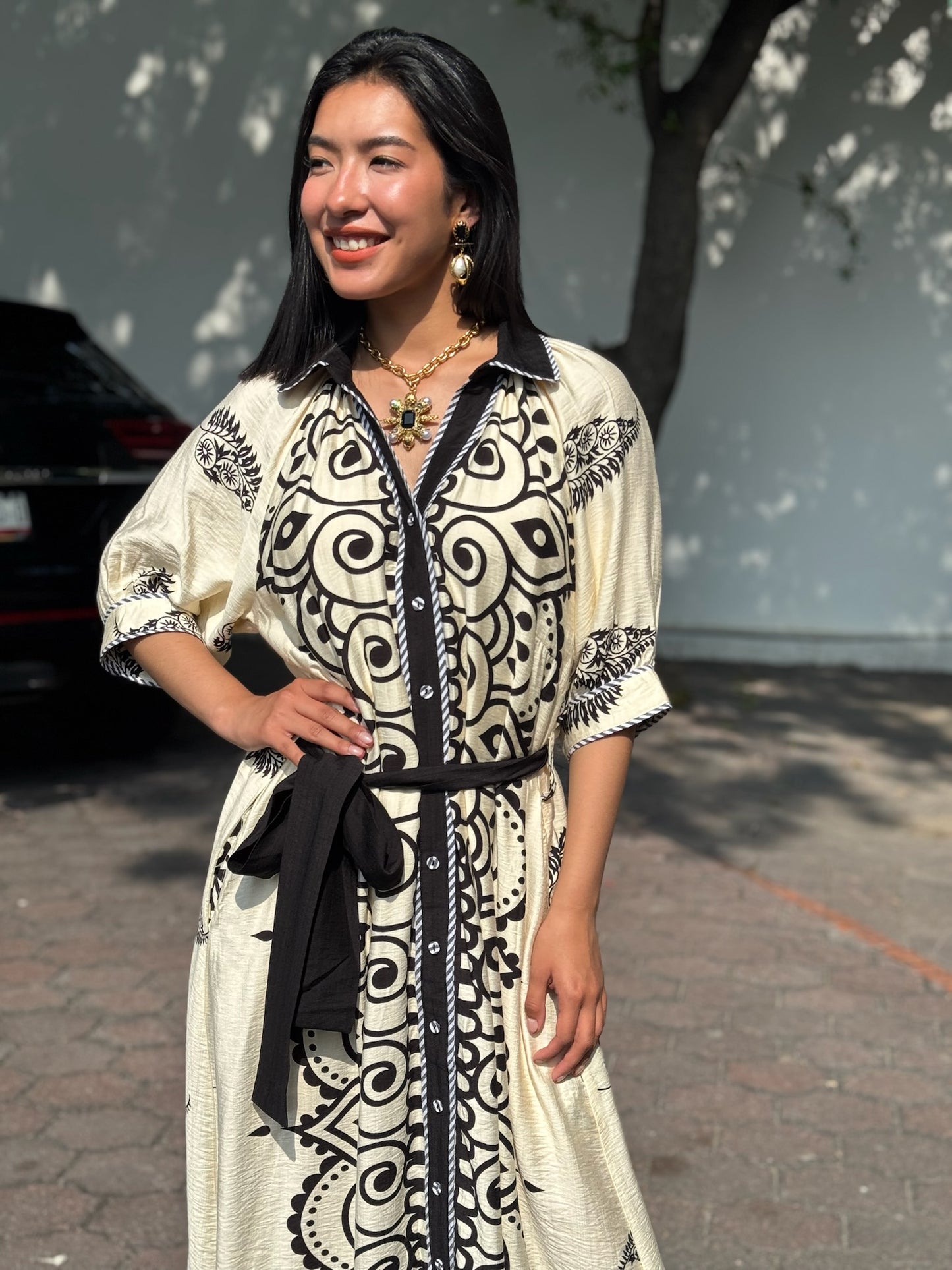 Vestido negro con beige
