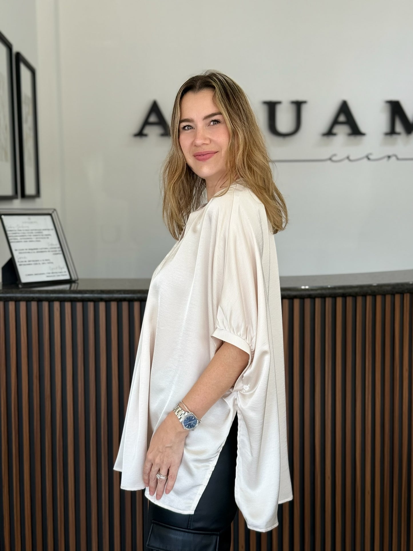 Blusa Cuello Abierto Satín