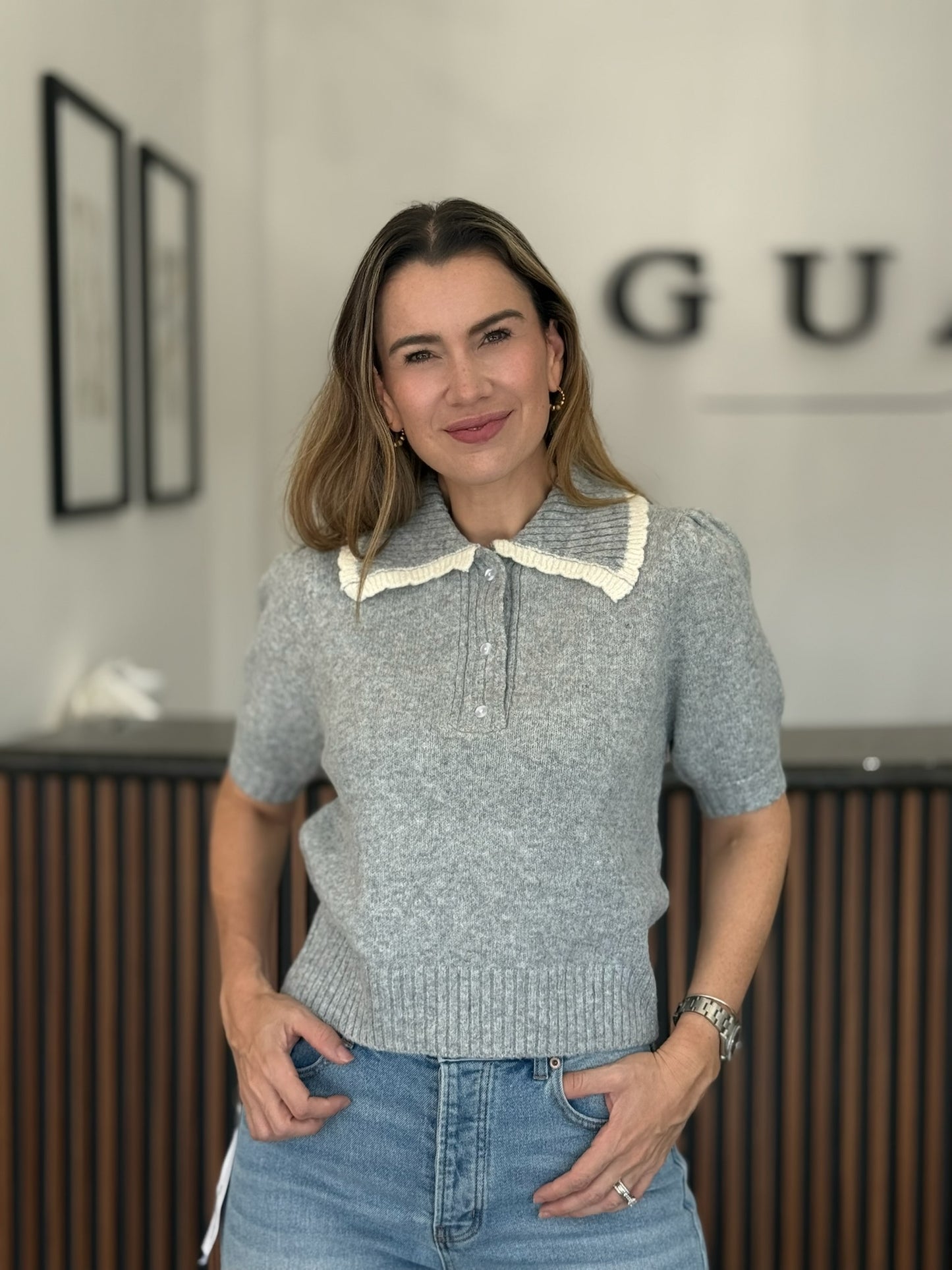 Suéter Gris con Cuello