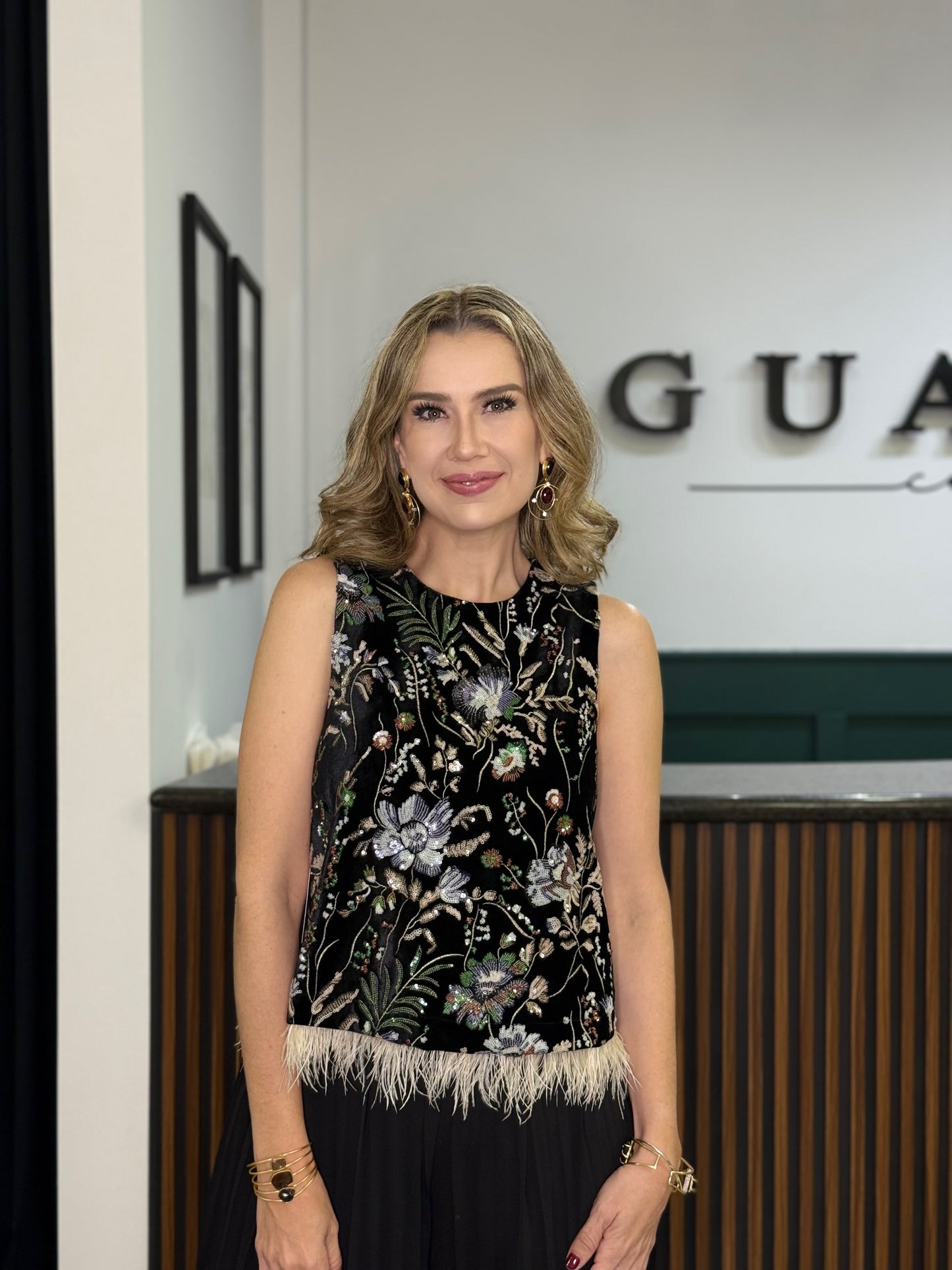 Blusa sin mangas plumas