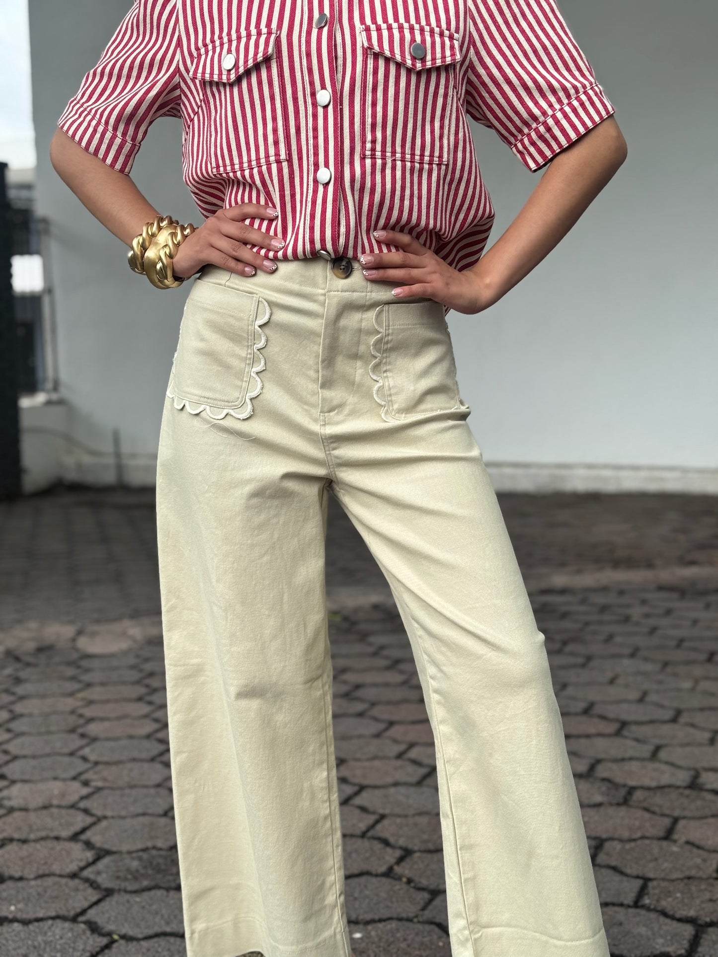 Pantalon beige bolsas