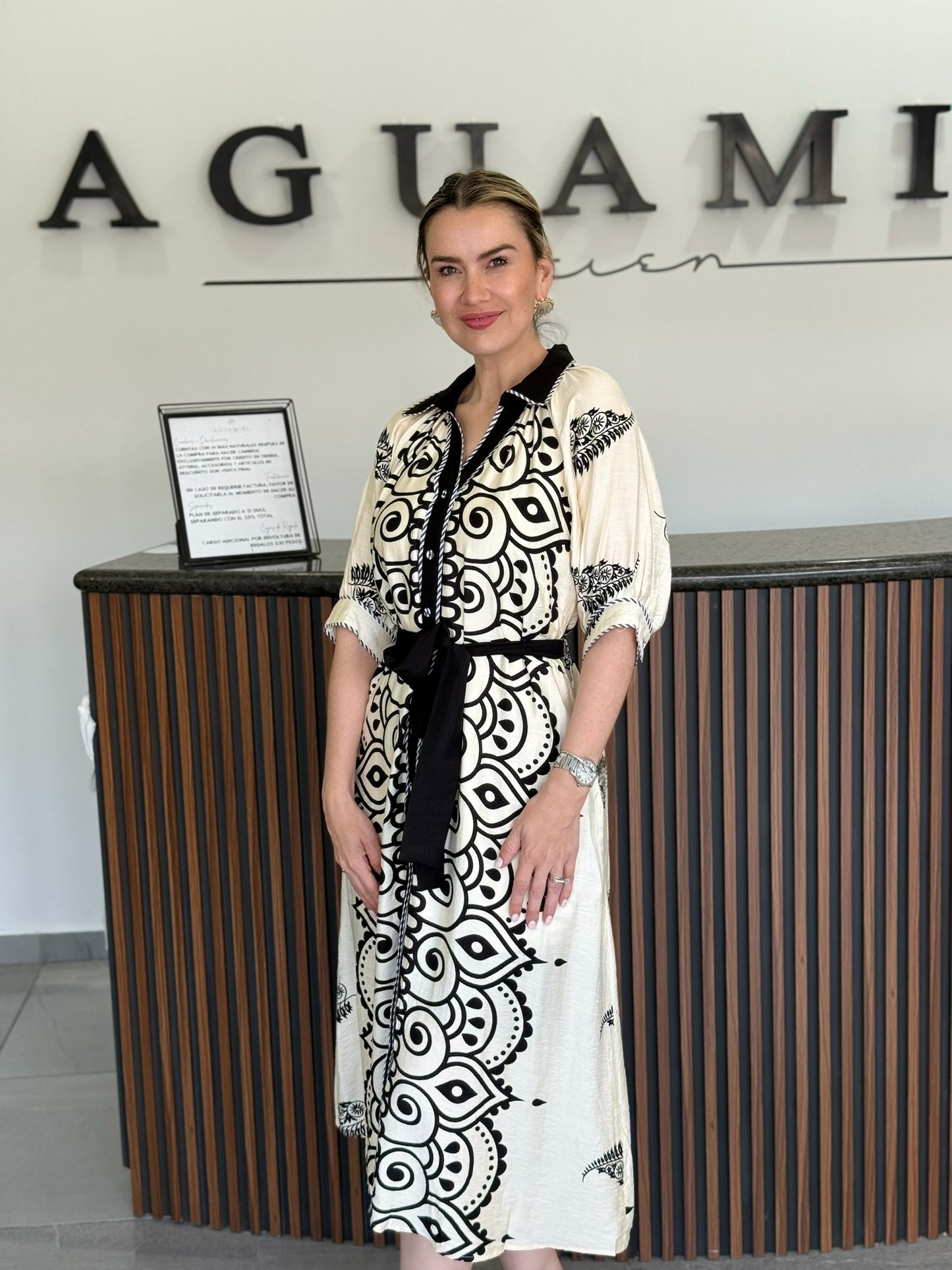 Vestido negro con beige