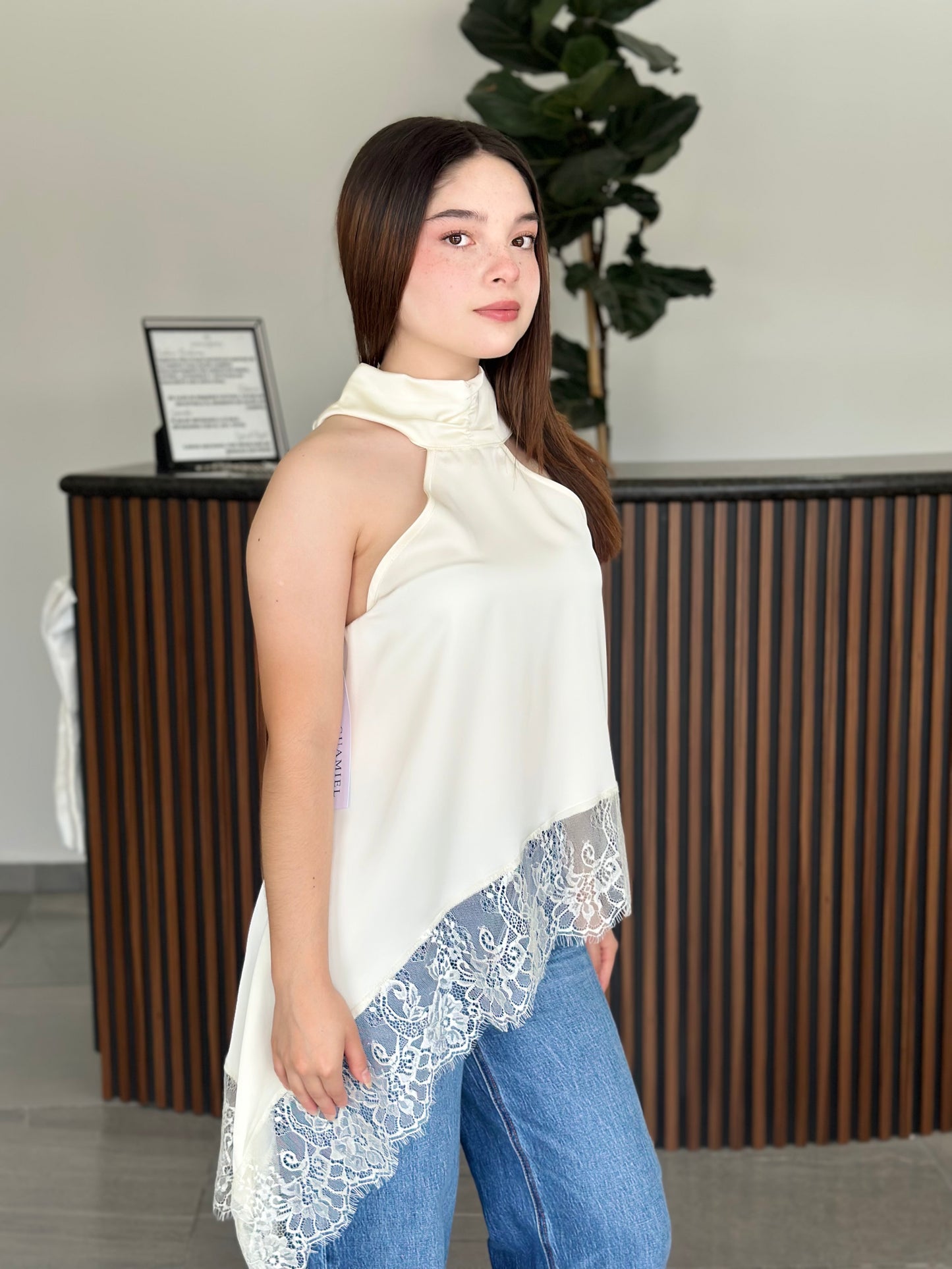 Blusa satin encaje