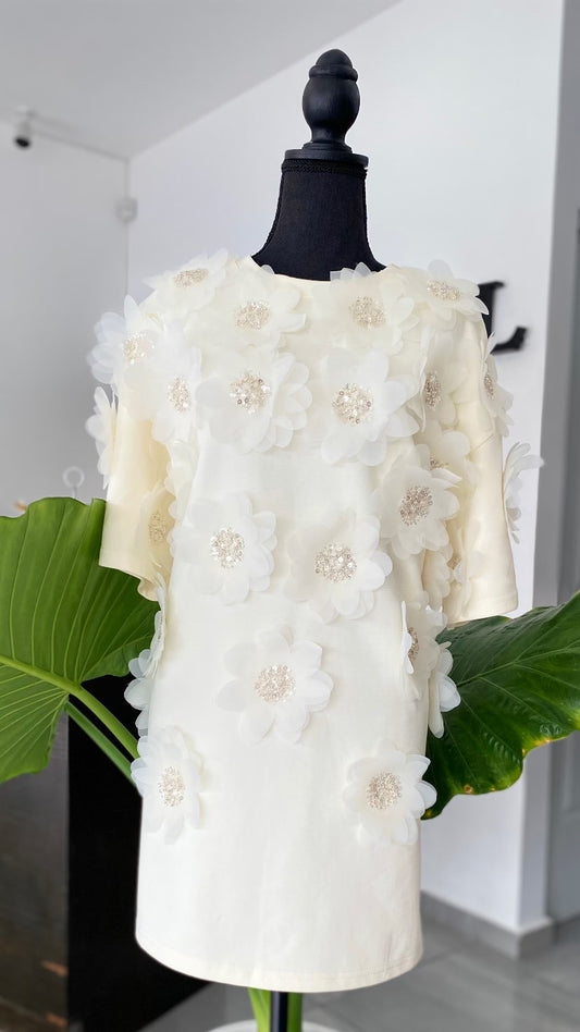 Vestido blanco detalles flores