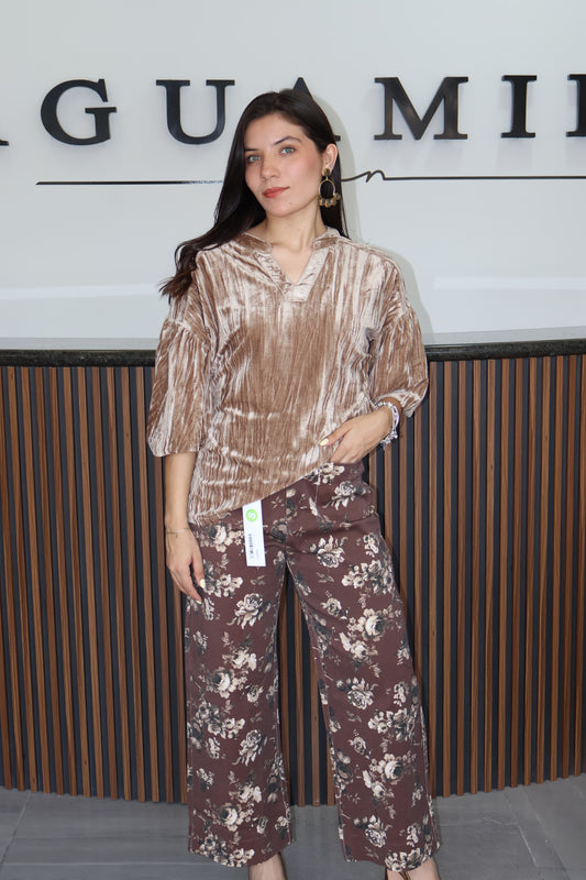 Blusa velvet cafe latte