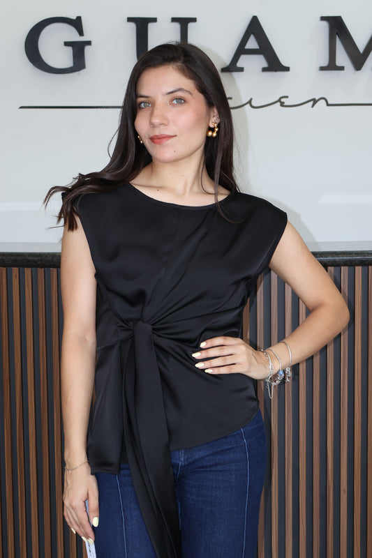 Blusa nudo satin negra
