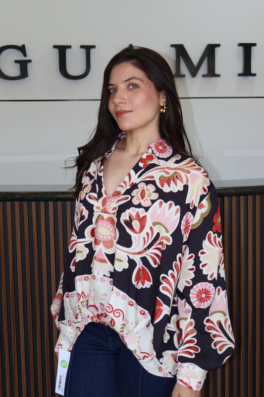 Blusa estampada flores black